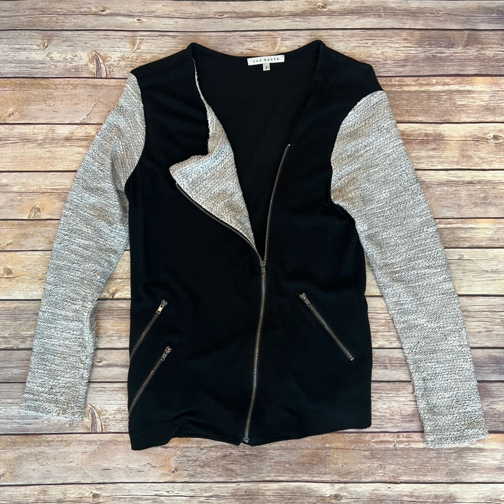 Red Haute - Diagonal Zip Top.